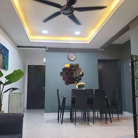 Casa Inderaloka Pantai Batu Buruk Apartamento Kuala Terengganu Exterior foto