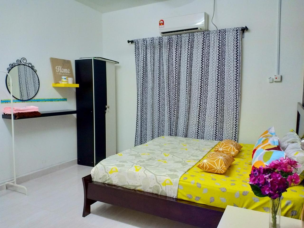 Casa Inderaloka Pantai Batu Buruk Apartamento Kuala Terengganu Exterior foto