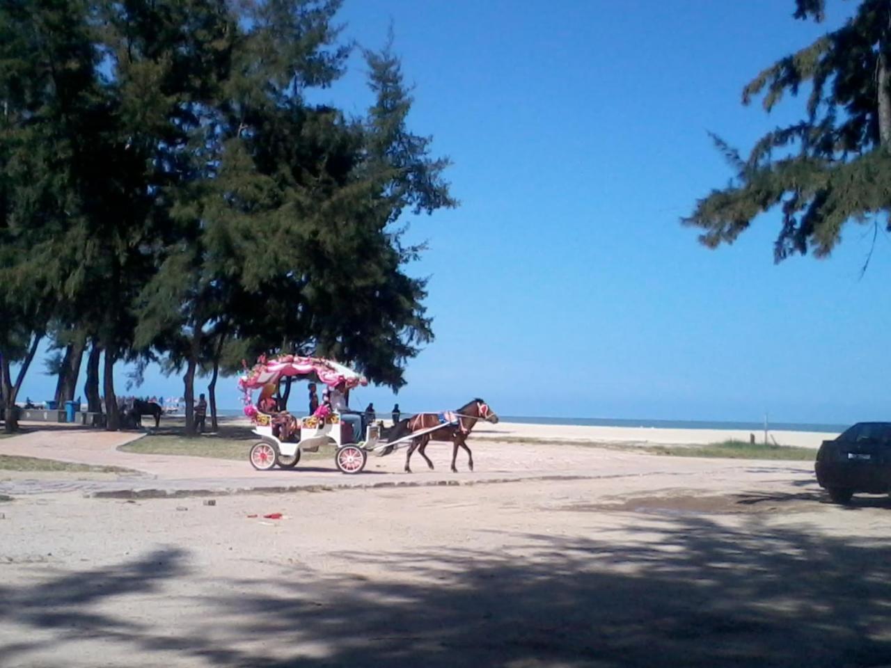 Casa Inderaloka Pantai Batu Buruk Apartamento Kuala Terengganu Exterior foto